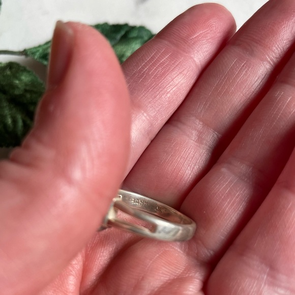 Bask | Silver Faceted Peridot Ring | 7 - Picture 13 of 14